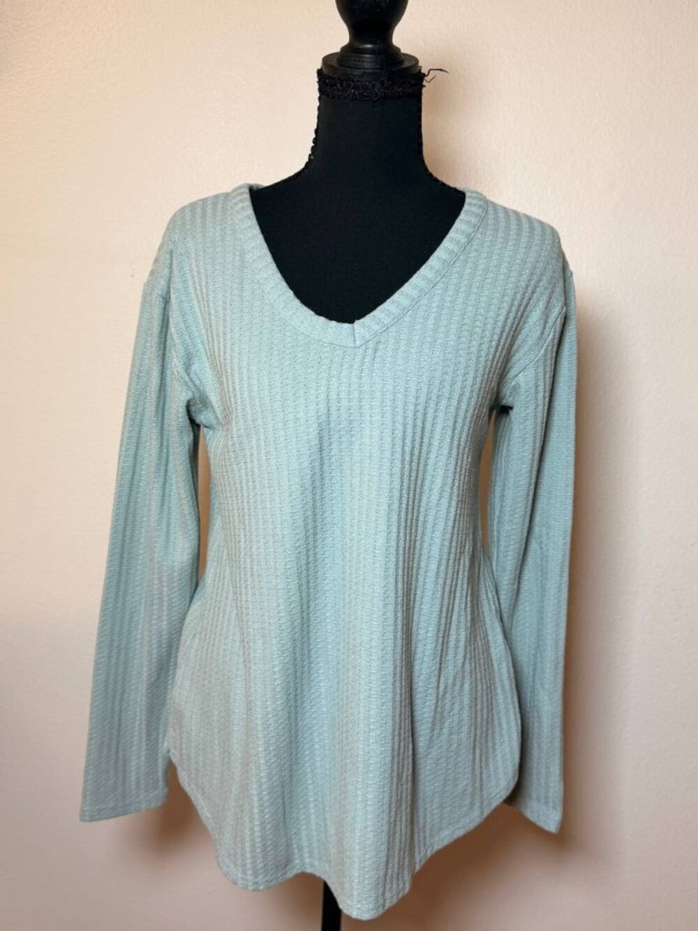 Chaser Waffle Knit V Neck Top Sage Mint Long Sleeve Curved Hem Cozy Thermal S